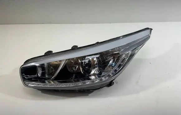 KIA Ceed Headlight/headlamp 