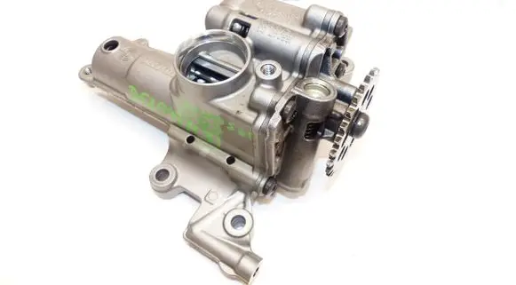 Volvo S60 Oil pump 31330979