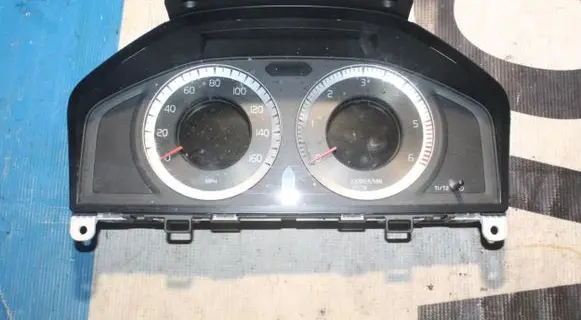 Volvo S60 Speedometer (instrument cluster) 31270907