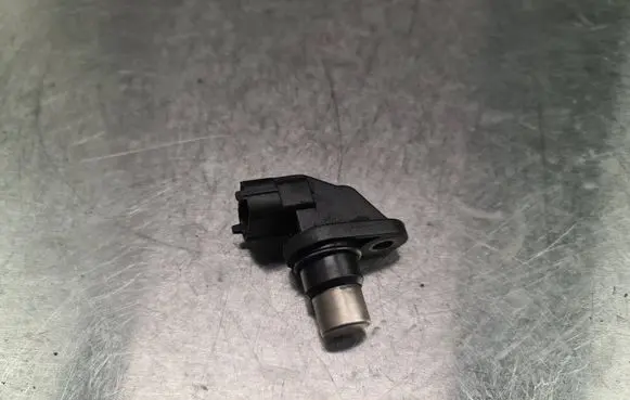 Volvo V70 Camshaft position sensor 8631533