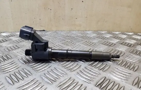 Volvo XC90 Fuel injector 31432836