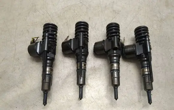 Volkswagen Touran I Fuel injectors set 0414720404