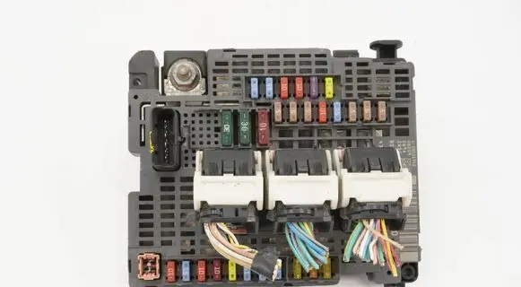 Peugeot 508 Fuse module 9674922080