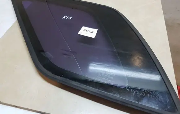 KIA Sorento Rear side window