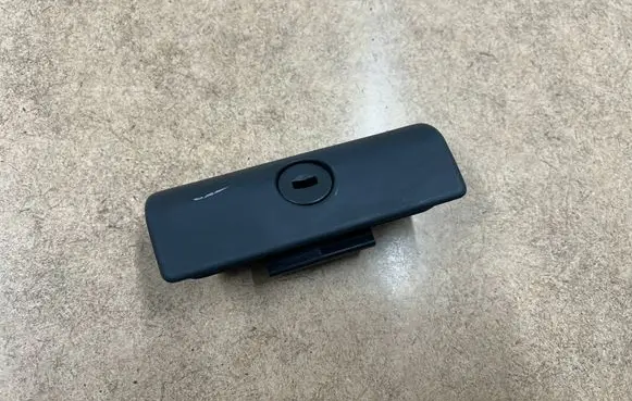 BMW 3 E46 Glove box opening button 51168163018 8163018
