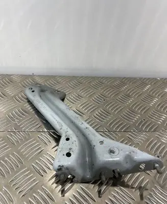 Audi Q5 SQ5 Fender mounting bracket 8R0821135