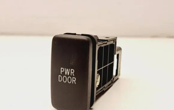 Tailgate opening switch