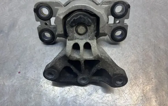 Volvo V60 Engine mount bracket 31401307