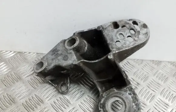 Audi A4 S4 B6 8E 8H Engine mounting bracket 8E0199351