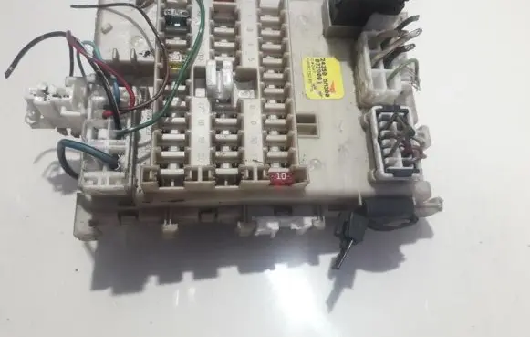 Nissan Almera N16 Fuse box set 243505M300 0720001