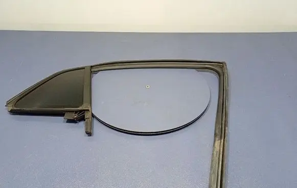 KIA Sportage Rear door window glass 83540R2010