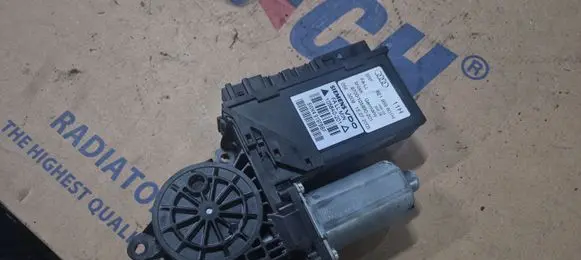 Audi A4 S4 B7 8E 8H Front door window regulator motor 8E1959801H 105840201 5WK49197BBF