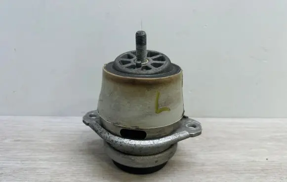 Engine mount bracket