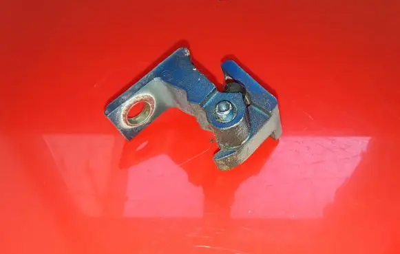 Skoda Octavia Mk3 (5E) Front door upper hinge 7N0831402A A046573