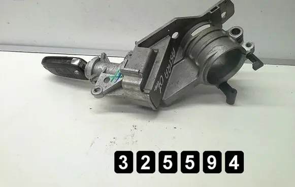 Opel Astra H Ignition lock 15595L225A