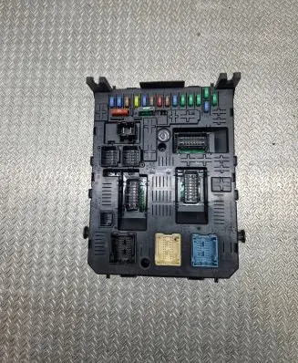 Citroen C4 I Picasso Fuse module 281197595