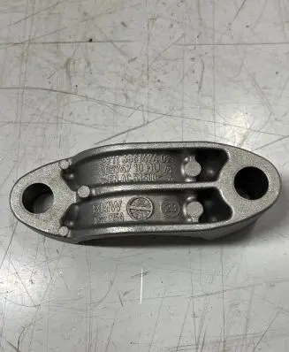 BMW 5 G30 G31 G38 Sway bar bush bracket, front 6861474 18574710