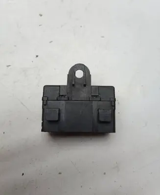 Toyota Avensis T250 Seat heating relay 875010W0100