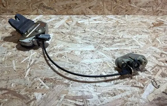 Volvo S60 Tailgate/trunk/boot lock/catch/latch 8652398
