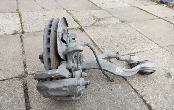 Mercedes-Benz CLS C218 X218 Front wheel hub spindle knuckle 2183300701 021240456857L