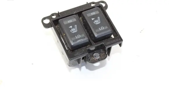 Nissan Juke I F15 Seat heating switch