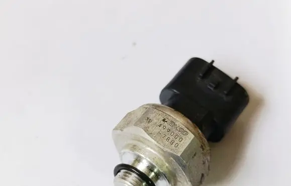 Toyota Avensis T270 Air conditioning (A/C) pressure sensor 4990007880