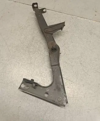 Audi A5 8T 8F Fender mounting bracket