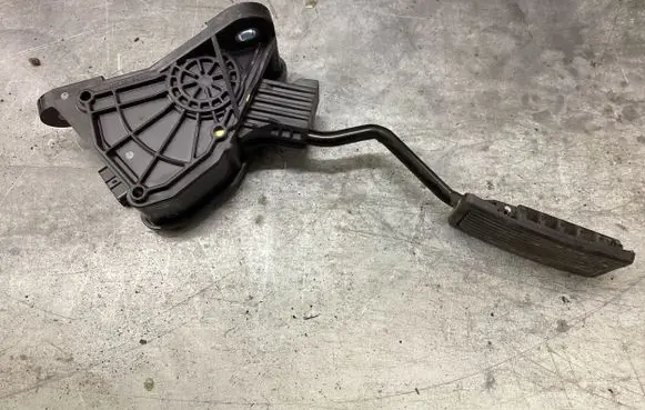 Honda CR-V Accelerator throttle pedal JM14A J30000038270