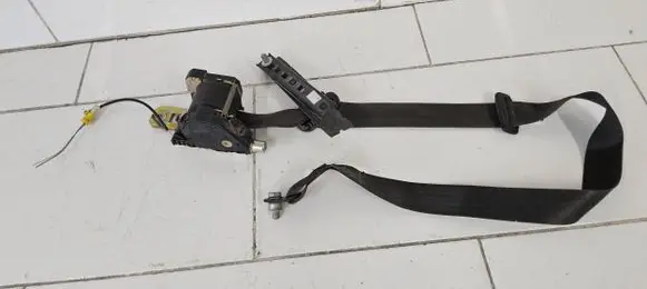Iveco Daily 30.8 - 9 Front seatbelt 33017280A1
