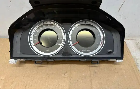 Volvo V60 Speedometer (instrument cluster) 31327582aa 36000918 69399870U