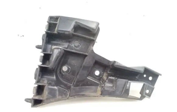 Front bumper mounting bracket