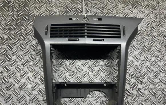 Opel Astra H Radio/GPS head unit trim 13141091