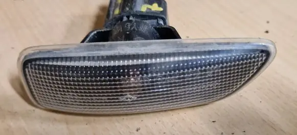 Volvo V70 Front fender indicator light