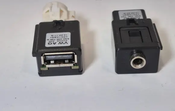 Skoda Octavia Mk3 (5E) USB socket connector 5Q0035726B 140311B 5Q0035724