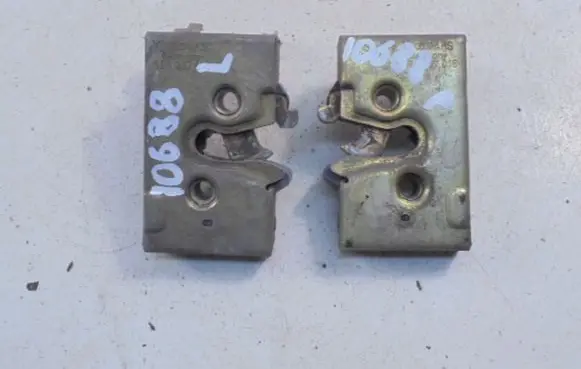 Volkswagen Polo II 86C 2F Front door lock 191837015