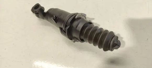 Clutch slave cylinder