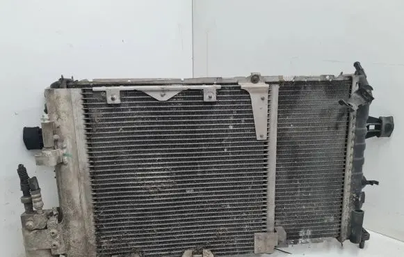 Opel Zafira A Coolant radiator