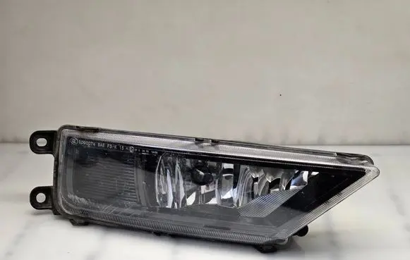 Volkswagen Tiguan Front fog light 10472080000 5NA941700B