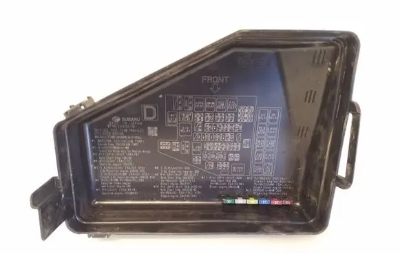 Subaru Outback (BS) Fuse box cover MB503700B3 MB504301B