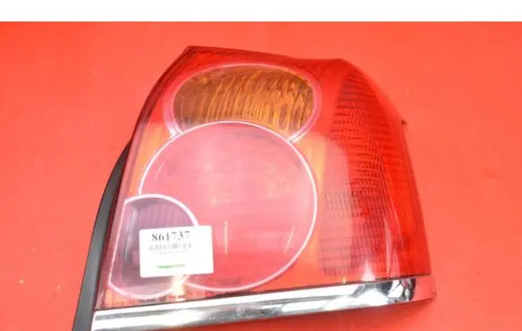 Toyota Avensis Verso Rear/tail lights 05-48