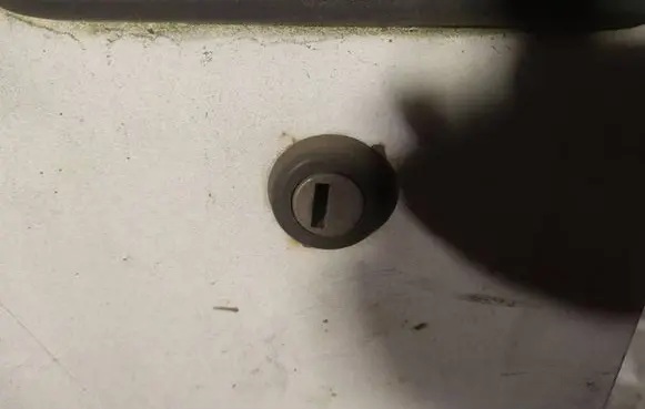Citroen Jumper Front door lock (next to the handle) 