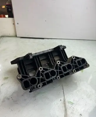Mercedes-Benz Vito Viano W638 Intake manifold 6110900637