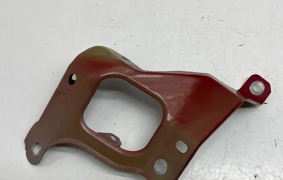 Tesla Model 3 Fender mounting bracket 108601600D 17910