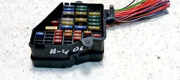 Audi A4 S4 B7 8E 8H Fuse module 8D1941824