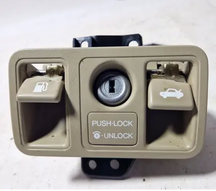Lexus GS 300 400 430 Fuel tank opening switch 0252L01