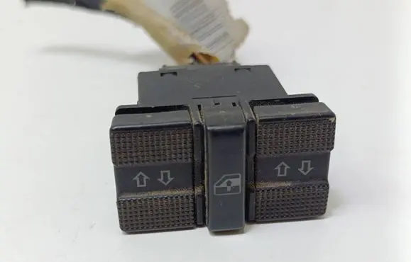 Volkswagen Golf III Electric window control switch 1H4971166
