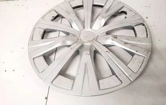 Toyota Avensis T250 R14 wheel hub/cap/trim 3398481910