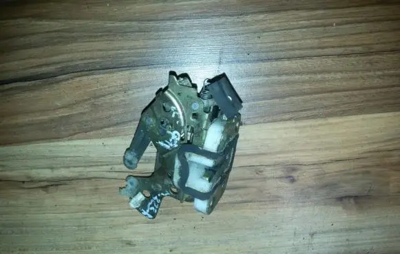 Mazda 323 F Rear door lock