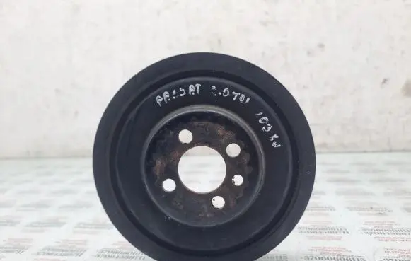 Volkswagen PASSAT B6 Crankshaft pulley 03G105243C