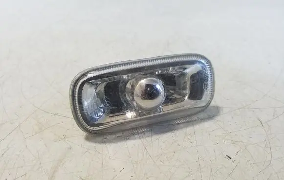 Front fender indicator light